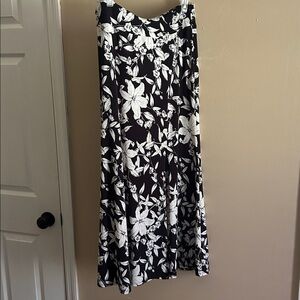 Karen Kane Monochrome Floral Skirt